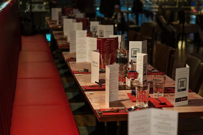 2.5 Hour Experience Scottish Dinner and Folk Music - Biblos at 6:40 pm: the bagpiper start and how to not miss the moment