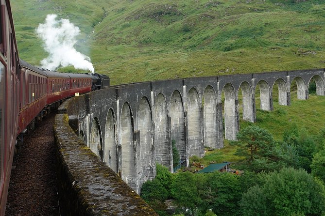 2-Day Jacobite Experience including the Hogwarts Express from Edinburgh - Loch Ness cruise plus Urquhart Castle ruins: the fun add-on part