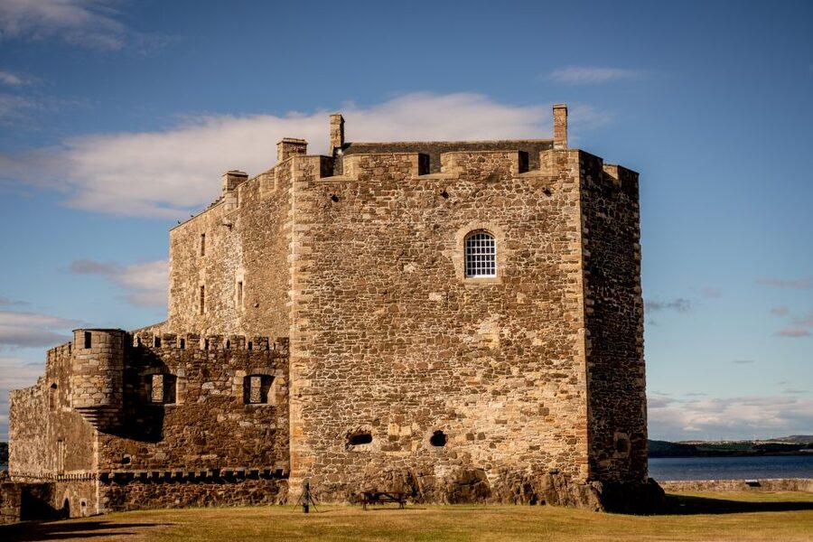 4-Day Outlander Trail From Edinburgh - Day 4: Falkland and Culross doubles, Linlithgow prison, Blackness, Lallybroch, and Edinburgh return