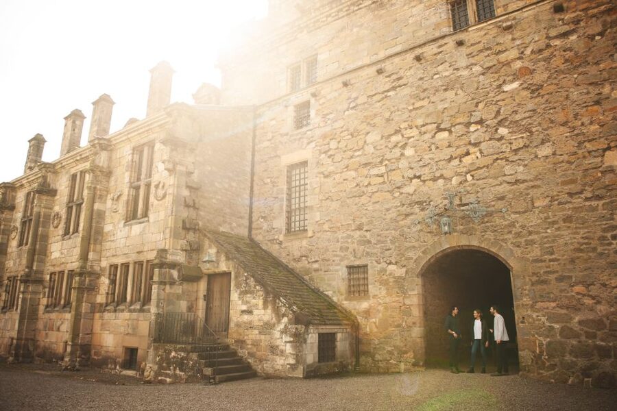 4-Day Outlander Trail From Edinburgh - Getting around: the Mercedes mini-coach + guide-led pacing