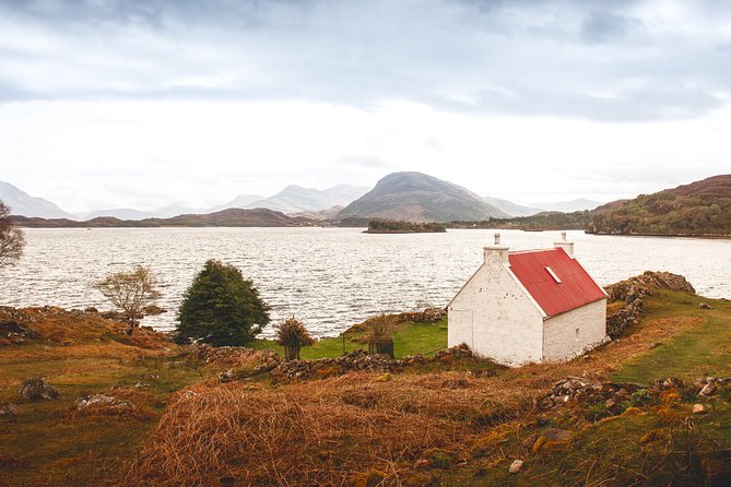 5-Day Highland Explorer and Isle of Skye Small-Group Tour from Edinburgh - Day 2: Ardvreck Castle Ruins in Assynt and Achmelvich Bay’s White Sand