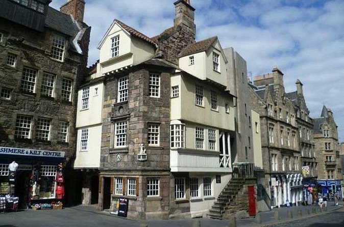 A History of Witchcraft in Edinburgh: A Self-Guided Audio Tour - Stop by stop: how the route tells the witchcraft story