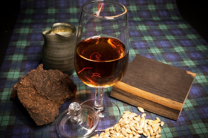 Afternoon Whisky Tasting in a Traditional Edinburgh Bar - The 2:30pm tasting format: four pours and lots of Q&A