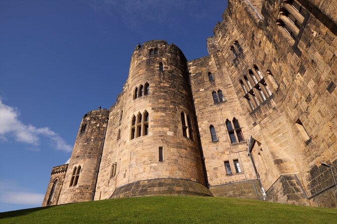 Alnwick Castle and Rosslyn Chapel Day Tour from Edinburgh - Alnwick Castle: Harry Potter fans get time to explore (and buy entry)