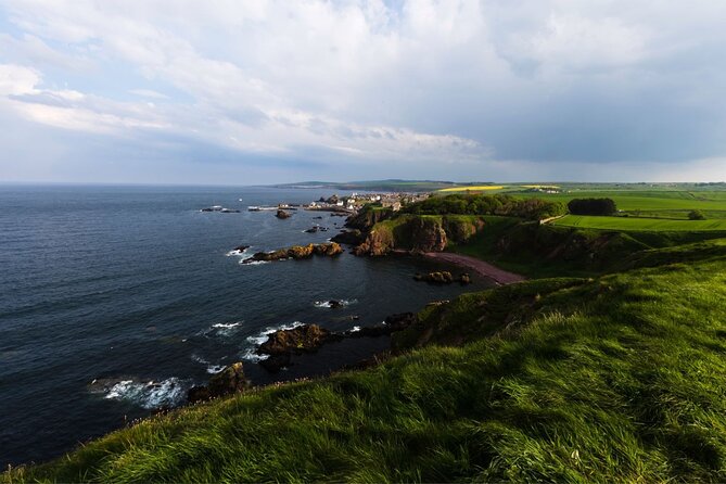 Alnwick Castle and Rosslyn Chapel Day Tour from Edinburgh - St Abbs: a short village stroll with Avengers flair