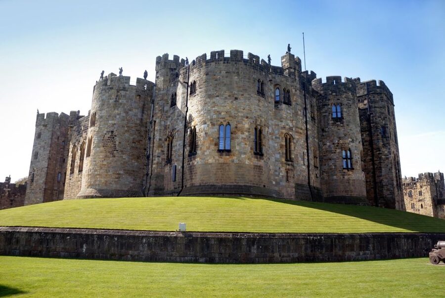 Alnwick Castle and Scottish Borders Tour from Edinburgh - What’s included versus what costs extra (so you don’t get surprised)