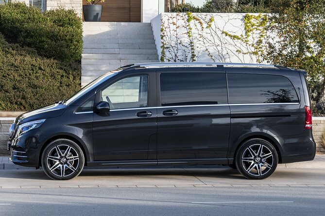 Arrival Transfer: Airport EDI to Edinburgh by Luxury Van - Inside the Luxury Van: Comfort, Air-Conditioning, and Safety Rules