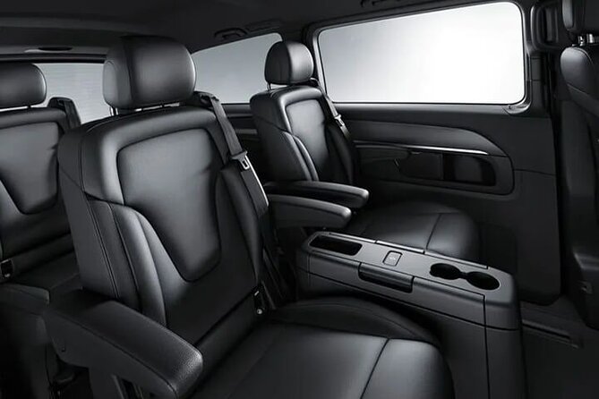 Arrival Transfer Edinburgh Airport EDI to Edinburgh by Minivan - Why this transfer is worth your first hour in Edinburgh