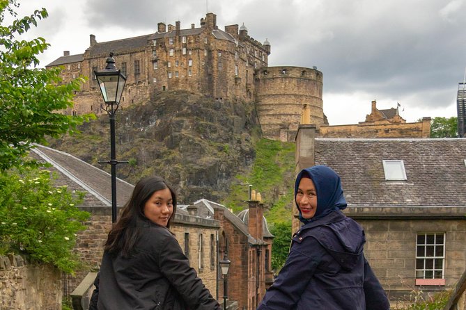 Best Edinburgh Photoshoot Experience - The Royal Mile finale: classic portraits and red telephone boxes