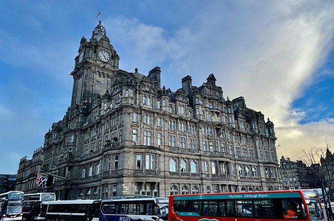 Best of Edinburgh Walking Tour-3 Hours, Small Group max 10 people - Pace, Hills, and What to Wear for a 3-Hour Walk