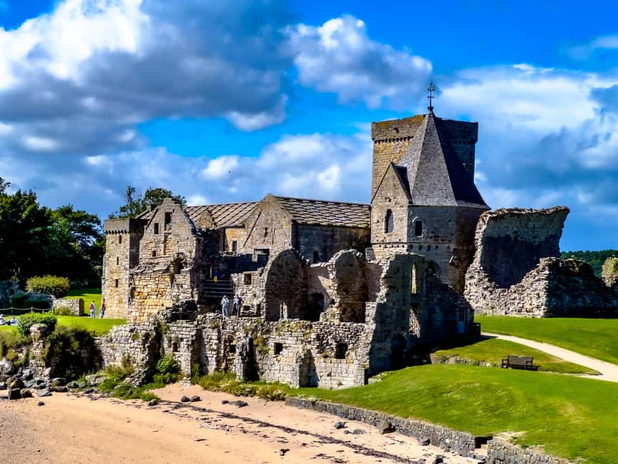 Boat trip and guided tour to Inchcolm Island - South Queensferry viewpoint stop: get your bearings fast