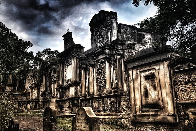 City of the Dead Haunted Graveyard Tour - How the small group (max 5) changes the vibe