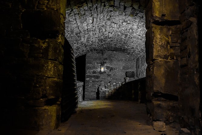 City of the Dead Underground Vaults (Day) - Lantern-lit narration in the underground: what the experience feels like