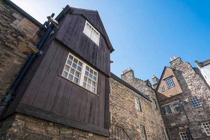 Curious Tales of the Royal Mile - Private Walking Tour - Meeting Dr Moray Grigor: a tour guide who adjusts to your day