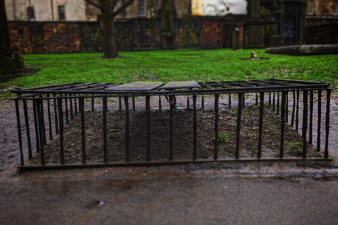 Dark History and Ghost Tour of Edinburgh - Mercat Cross and 17th-Century Street Reality