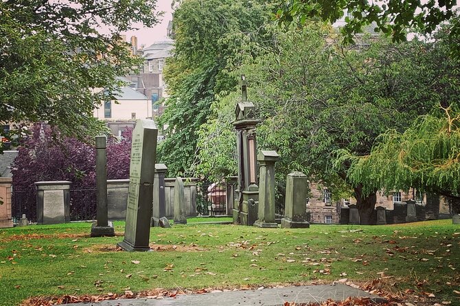 Dark History and Ghost Tour of Edinburgh - Victoria Street: Harry Potter Connections With a Twist