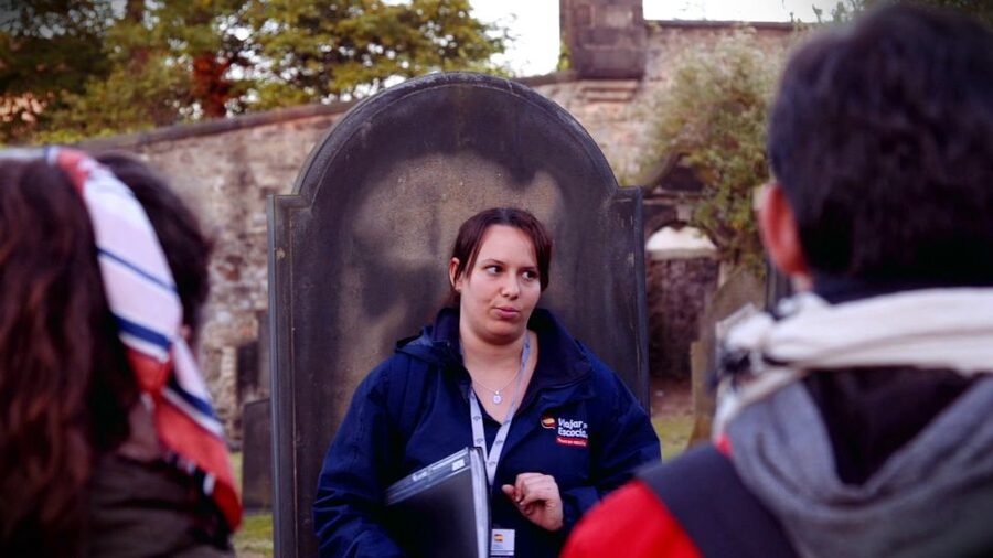 Edinburgh: 2-Hour Ghost Tour in Spanish - Key highlights before you go