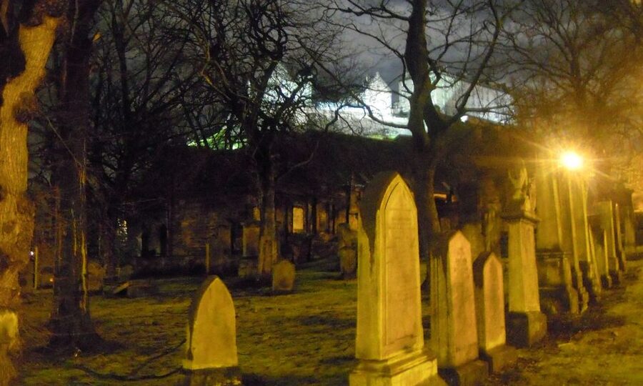 Edinburgh: 2-Hour Ghost Tour in Spanish - Night-Walking in Edinburgh’s Old Town: what the 2 hours actually feel like