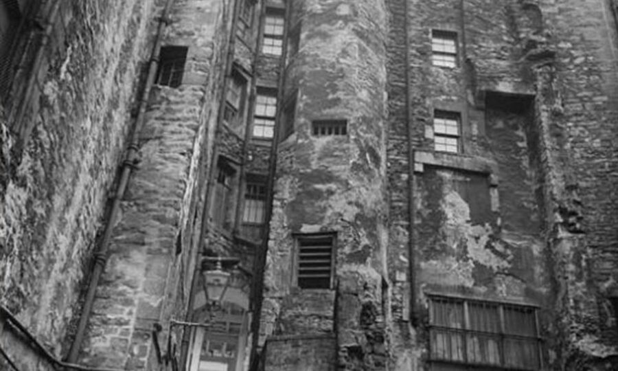Edinburgh: 2-Hour Ghost Tour in Spanish - Who this tour suits best (and who might skip it)