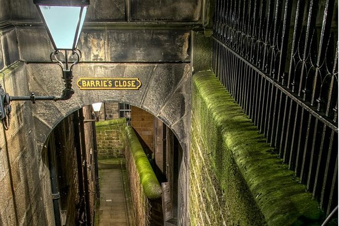 Edinburgh 2 Hour Nighttime Ghost Tour Italian Tour Guide - Price and What $20.59 Buys You in Real Terms