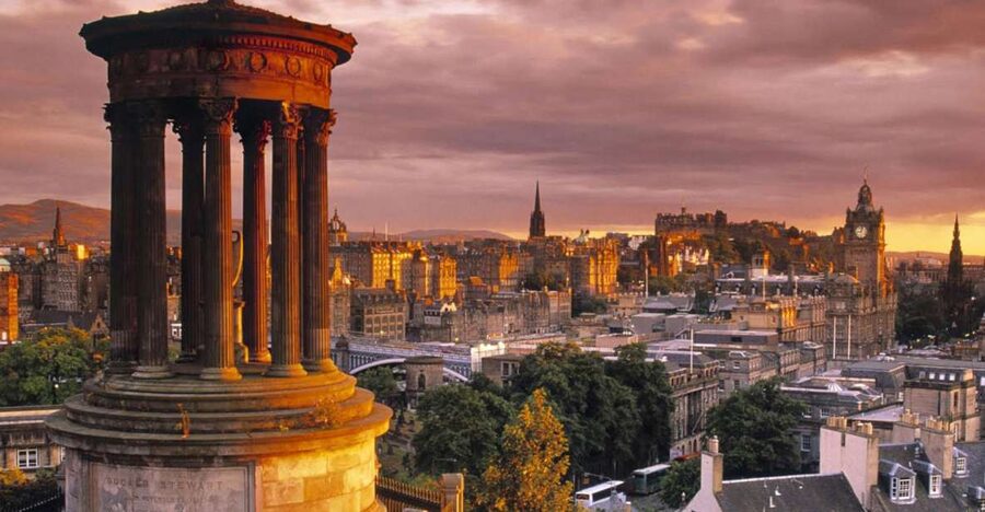 Edinburgh: 3-Hour Historical Walking Tour in Italian - Why this 3-hour Italian walk fits Edinburgh so well