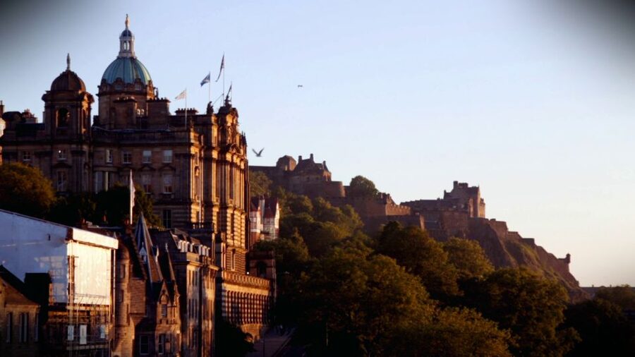 Edinburgh: 3-Hour Historical Walking Tour in Spanish - What to Wear and Bring (So the Walk Feels Good)