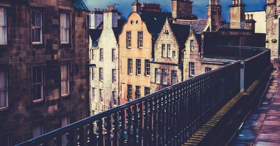 Edinburgh: 3-Hour Historical Walking Tour in Spanish - Edinburgh Castle and the Stone of Destiny: Big Fort, Bigger Stories