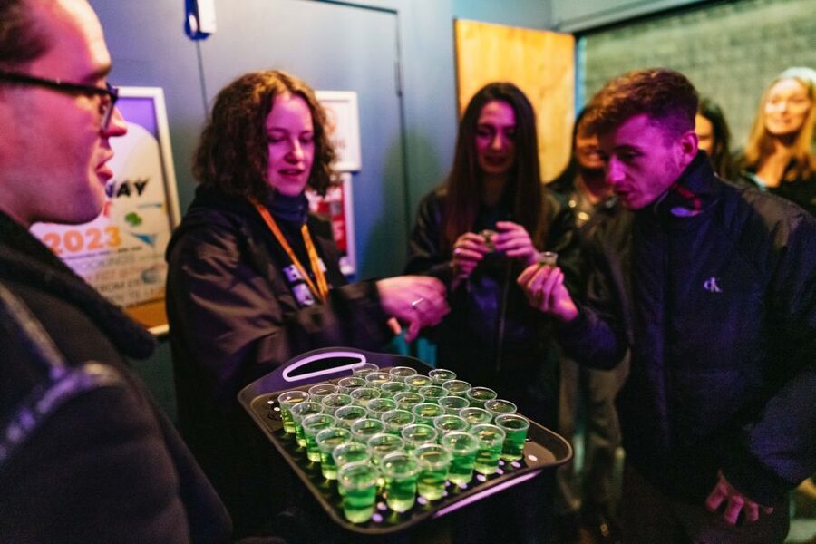 Edinburgh: 7 Bar Pub Crawl with 7 Shots & Discounts - What This Edinburgh Pub Crawl Is Really Buying You