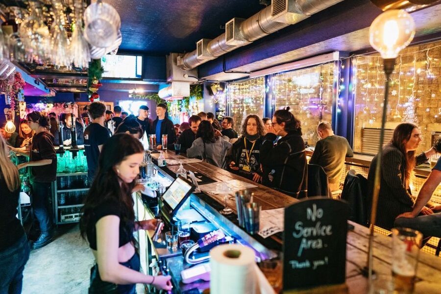Edinburgh: 7 Bar Pub Crawl with 7 Shots & Discounts - Guides, Group Size, and How the Social Part Works