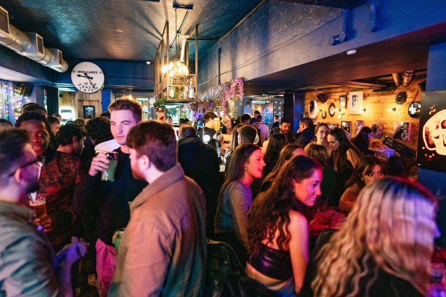 Edinburgh: 7 Bar Pub Crawl with 7 Shots & Discounts - Money Sense: Does $16 Feel Like a Fair Deal