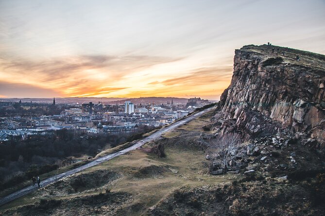 Edinburgh: Arthur's Seat Hike with Local Guide - Toilets and pre-hike prep at Holyrood Palace Cafe