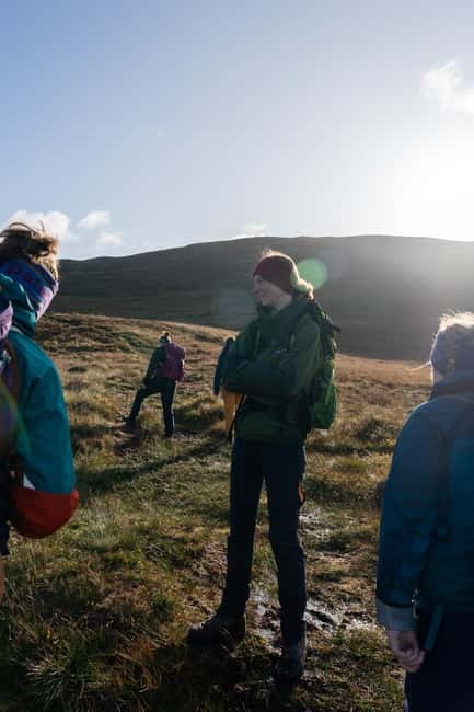 Edinburgh: Arthur's Seat Sunrise Hike with Mountain Guide - Meeting at King’s Gallery on Horse Wynd and walking into Holyrood Park