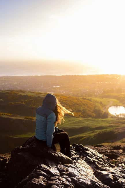 Edinburgh: Arthur's Seat Sunset Hike - What to bring (and what to skip) so the hike stays fun