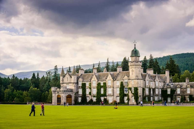 Edinburgh: Balmoral Castle and Scone Palace Royal Tour - Scone Palace: the coronation site and why the gardens matter