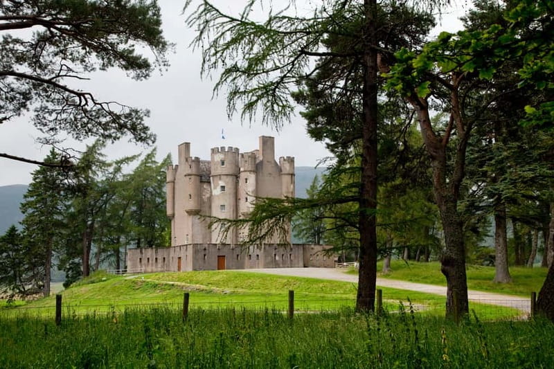 Edinburgh: Balmoral Castle and Scone Palace Royal Tour - From Edinburgh to the Forth Bridges: engineering plus Royal road cues
