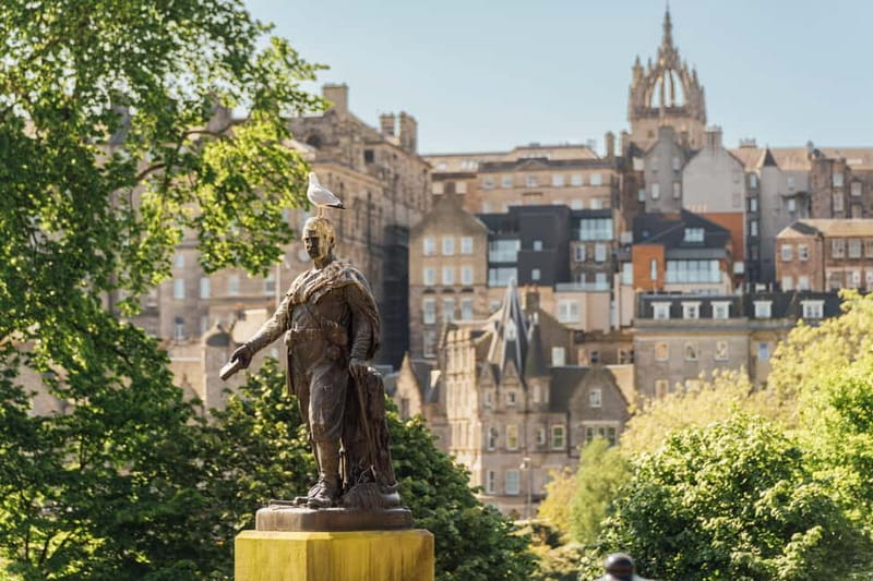 Edinburgh: Big Bus Hop-On, Hop-Off Tour by Open-Top Bus - Onboard Audio and Views: 9 Languages, Open-Top Comfort, and Timing