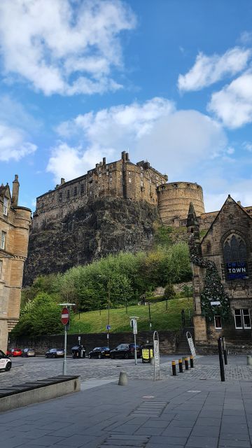 Edinburgh Castle: 120-Minute In-Depth Tour with Expert Guide - Meeting at the High Court: Your “First Lesson” Before the Castle