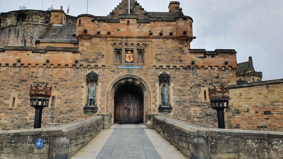 Edinburgh Castle: 120-Minute In-Depth Tour with Expert Guide - Gatehouse to the First Fortifications: Where the Fortress Tells Time