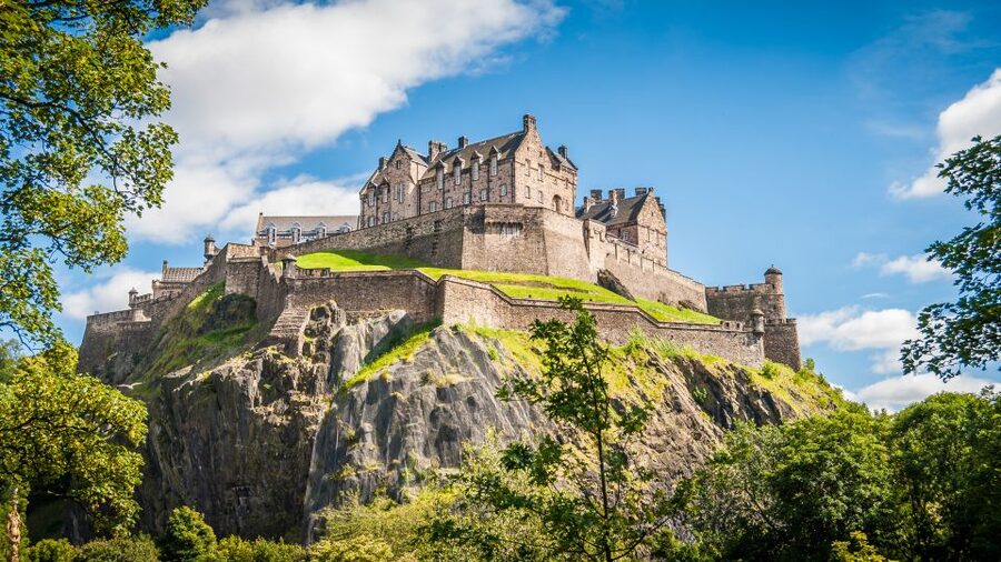 Edinburgh Castle: 120-Minute In-Depth Tour with Expert Guide - Royal Palace and the Great Hall: Power Indoors, Drama Outdoors