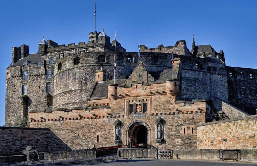 Edinburgh Castle: Express Guided Tour with Entry Ticket - The 1-hour flow: guided highlights first, then your time