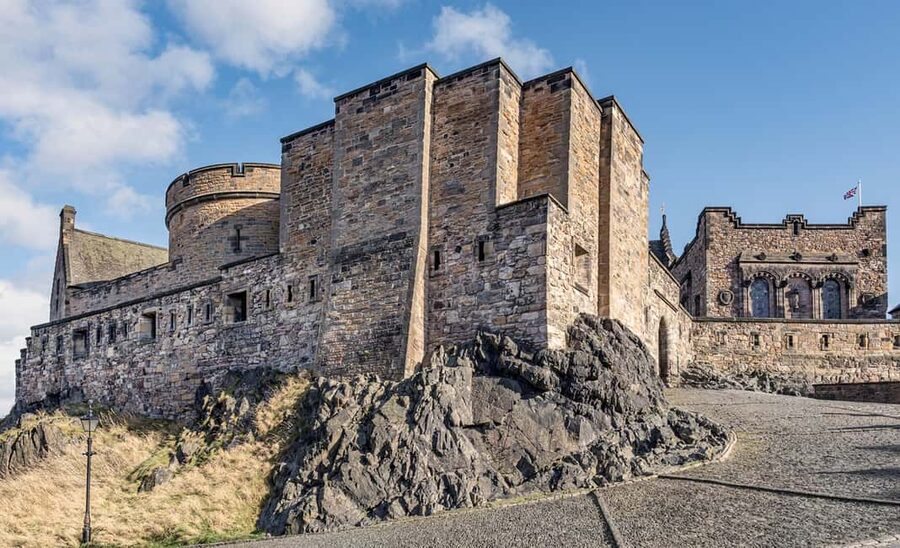 Edinburgh Castle: Express Guided Tour with Entry Ticket - Crown Jewels reality check: a closure window affects your must-sees