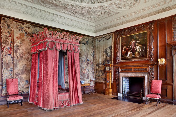 Edinburgh Castle Guided Walking Tour & Holyrood Palace Ticket - Free Time Inside the Castle: Using Your Independent Hour