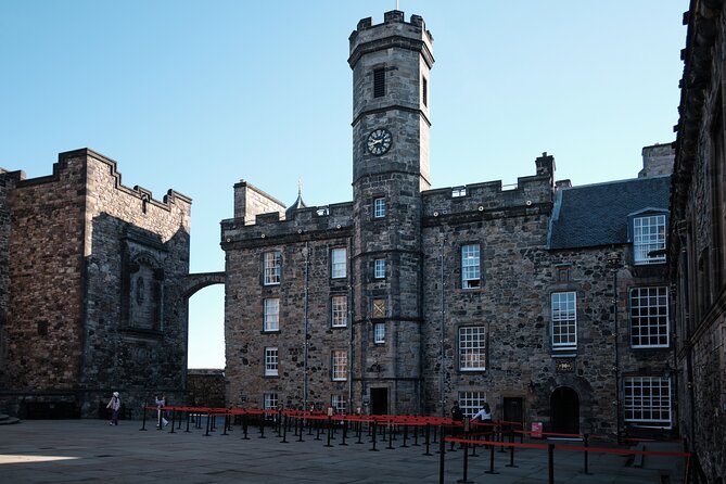 Edinburgh Castle Guided Walking Tour & Holyrood Palace Ticket - Back at 2:00 p.m.: The Handoff to Holyrood