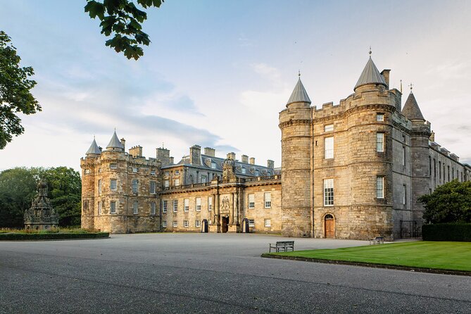 Edinburgh Castle Guided Walking Tour & Holyrood Palace Ticket - What You May Get in Holyrood: Pace and Headsets