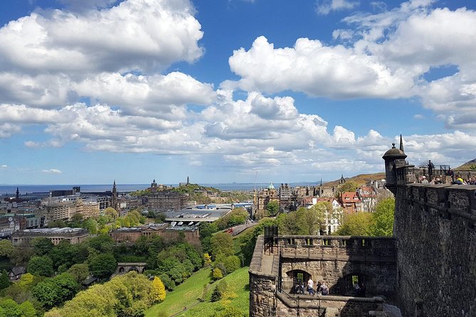Edinburgh Castle Guided Walking Tour in English - What the Guide Actually Does on Castle Grounds