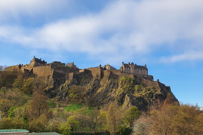 Edinburgh Castle Highlights Tour with Tickets, Map, and Guide - Hawkhill climb: prisoners, present residents, and real “human” castle life
