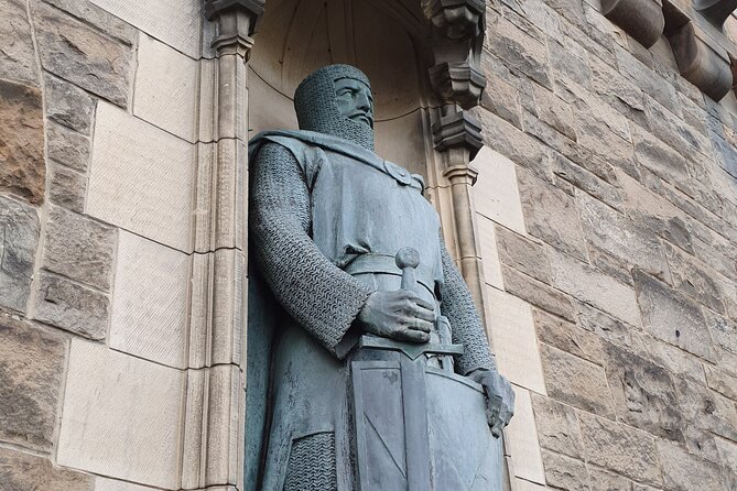 Edinburgh Castle Highlights Tour with Tickets, Map, and Guide - Royal Quarters and St. Margaret’s Chapel: the oldest building moment