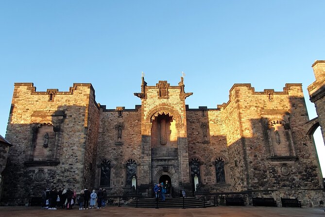 Edinburgh Castle Highlights Tour with Tickets, Map, and Guide - Entering Edinburgh Castle with a guide: what you gain