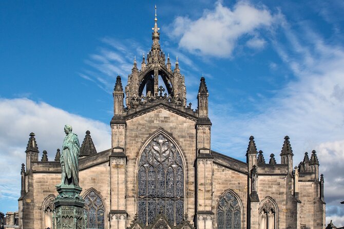 Edinburgh Castle & Old Town Small Group Guided Tour - Meeting on High Street and getting your bearings before the climbs