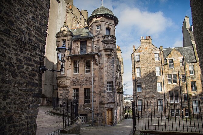 Edinburgh Castle & Royal Mile Walking Tour - Ticket Included - Edinburgh Castle entry included: what you’ll see on the guided external route